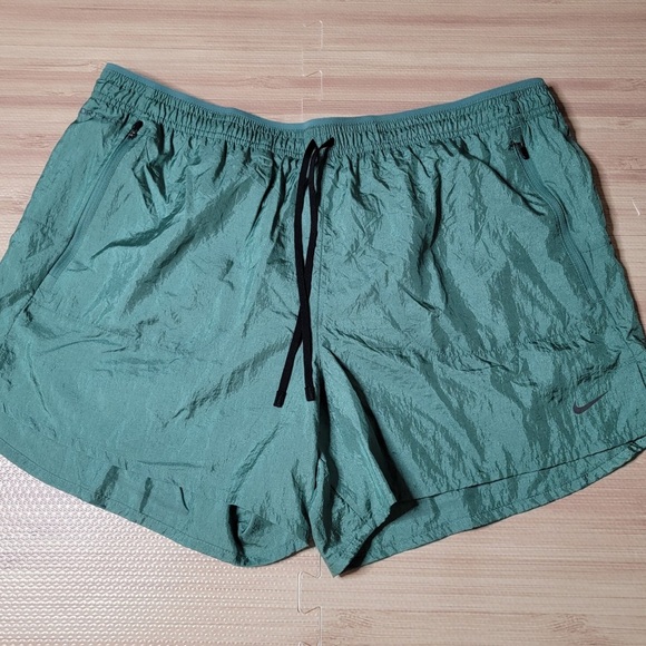 Nike Green Dri-FIT Athletic Shorts - Picture 2 of 7